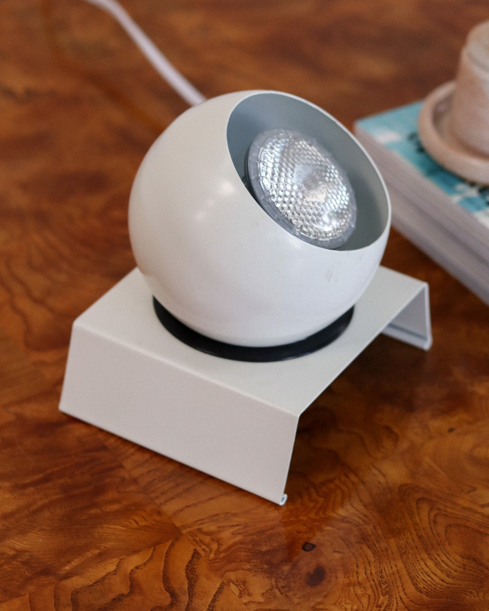 White Eyeball Lamp